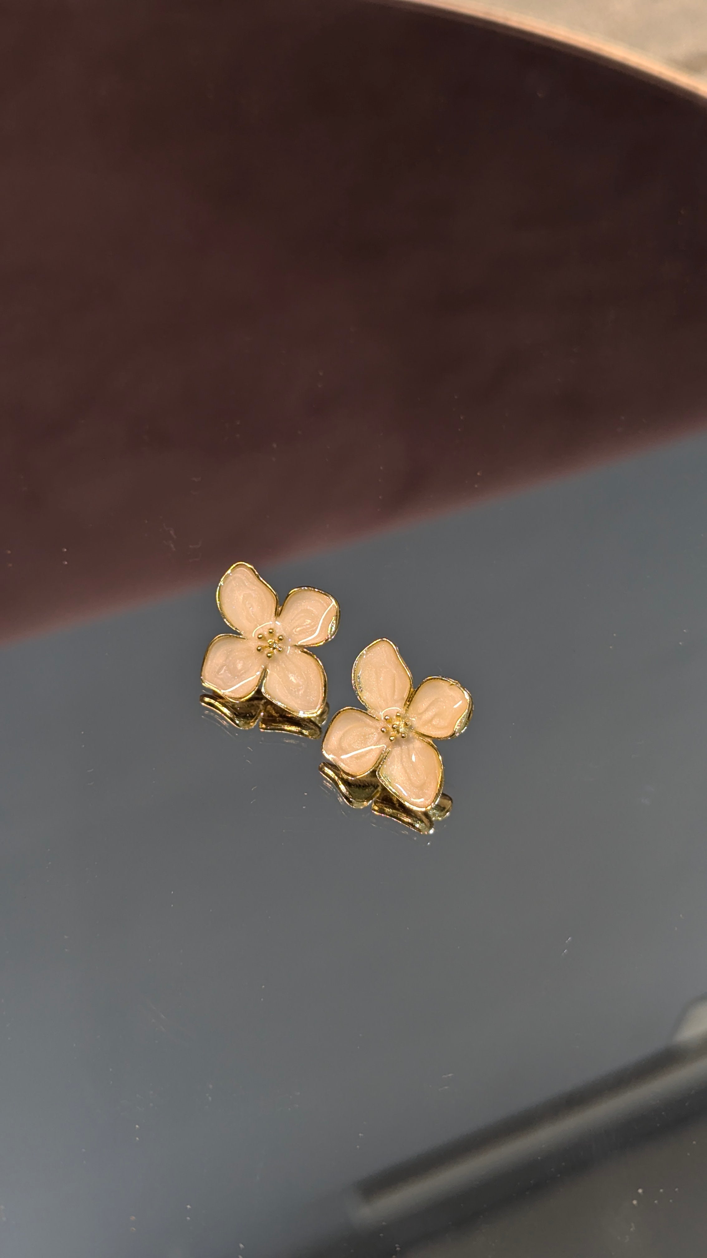 Enamel 4 petal stud earrings