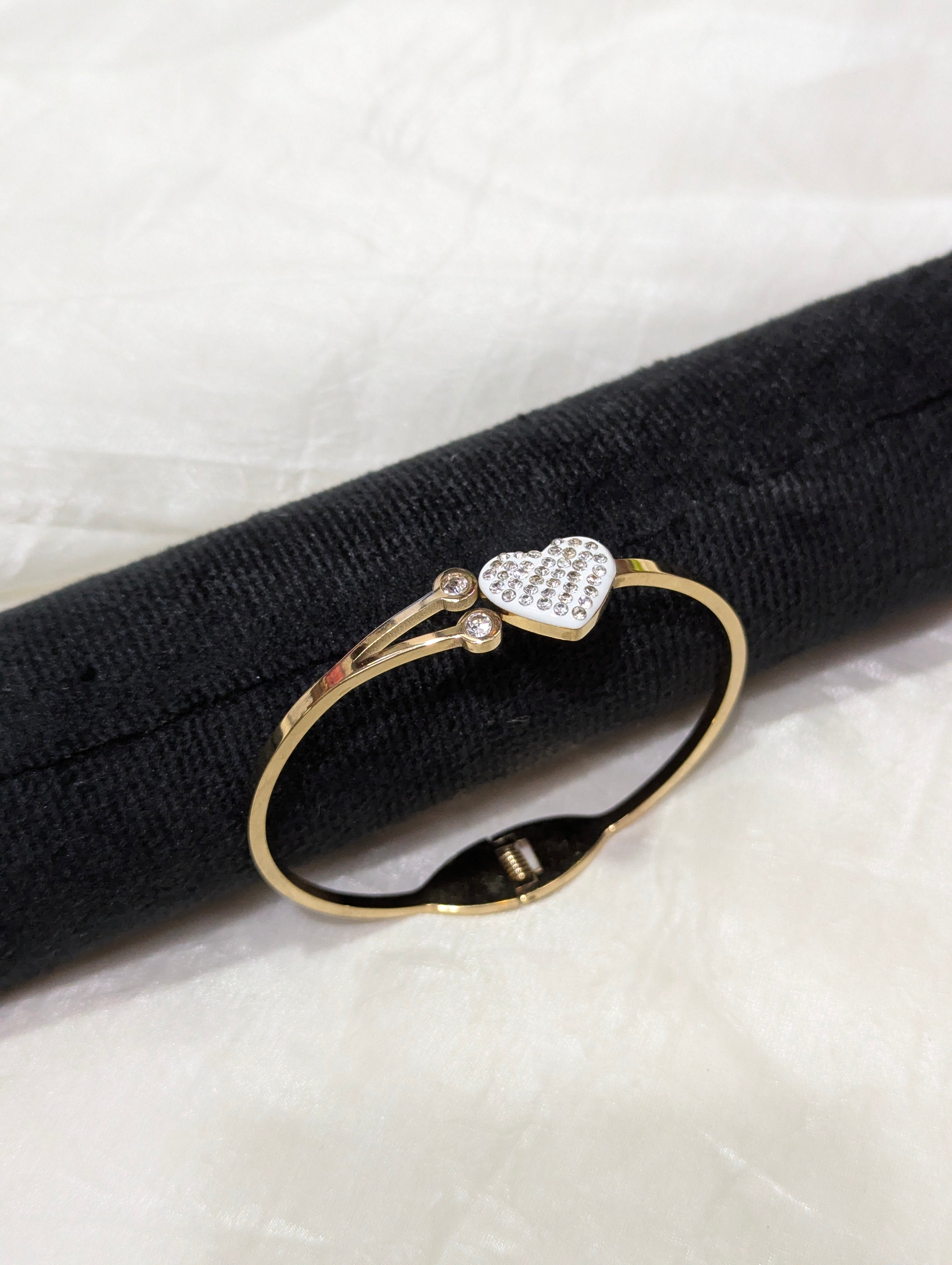 Anti-Tarnish heart bracelet