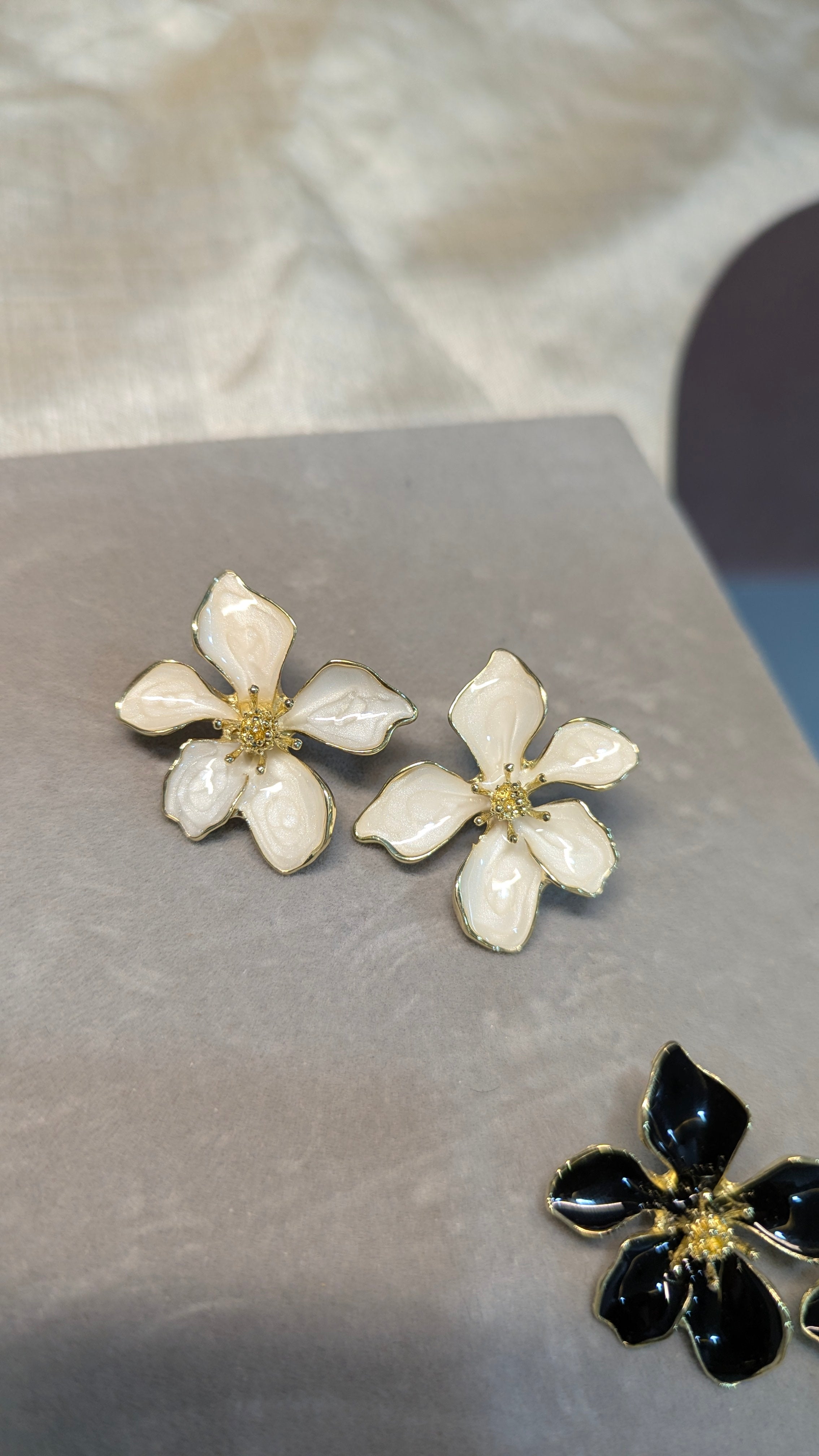Enamel 5 Petals stud Earrings