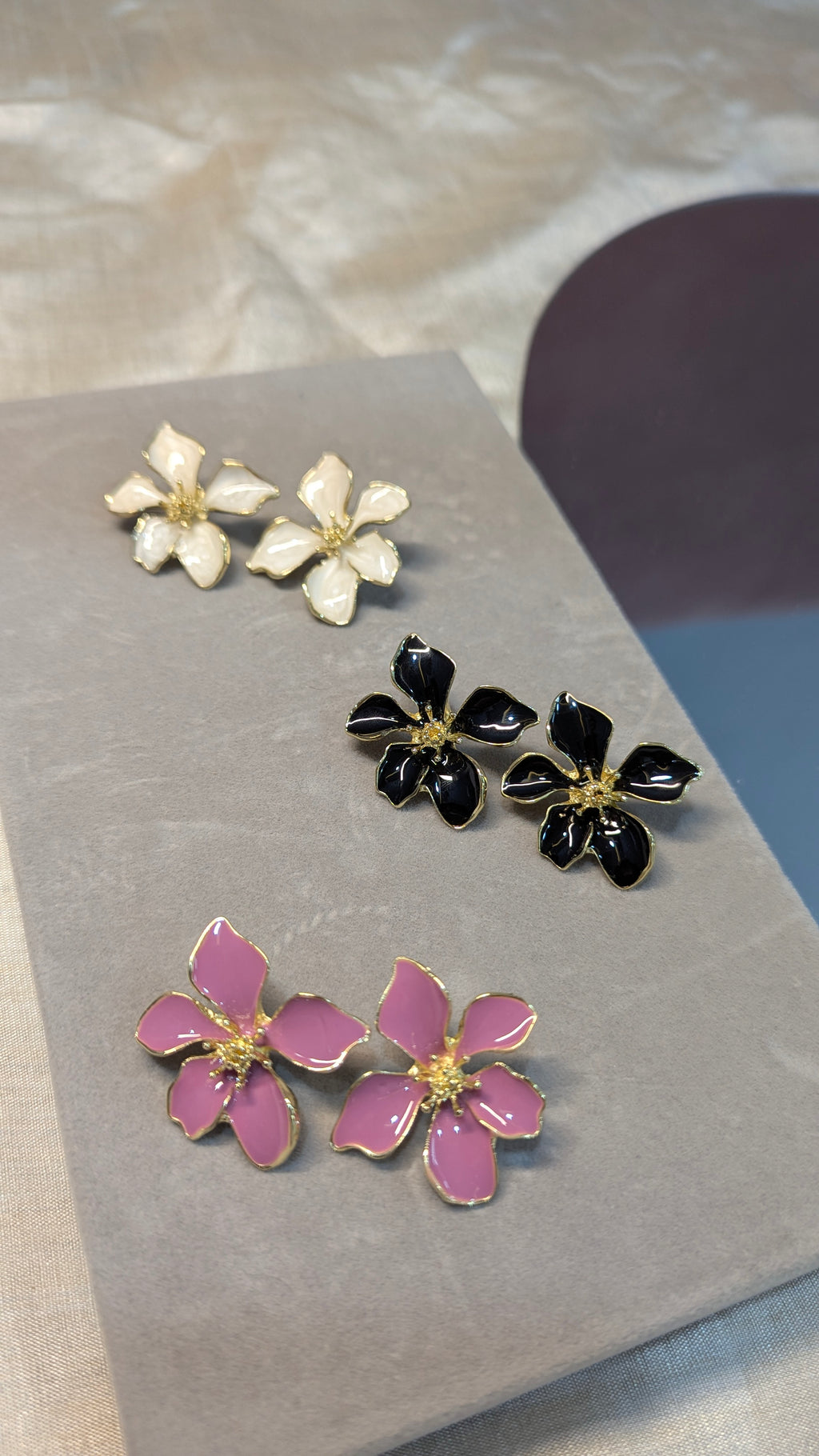 Enamel 5 Petals stud Earrings