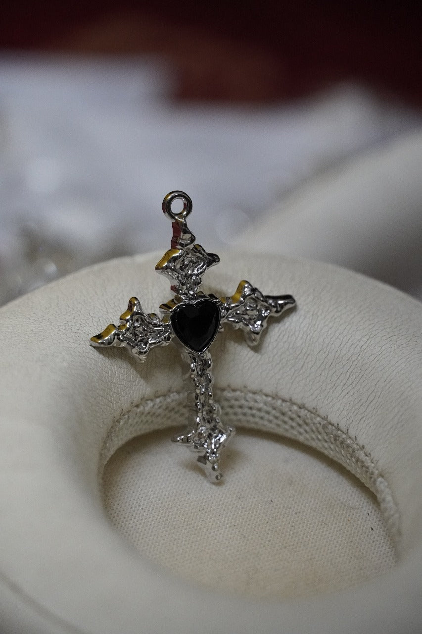 Noir Gothic cross pendant