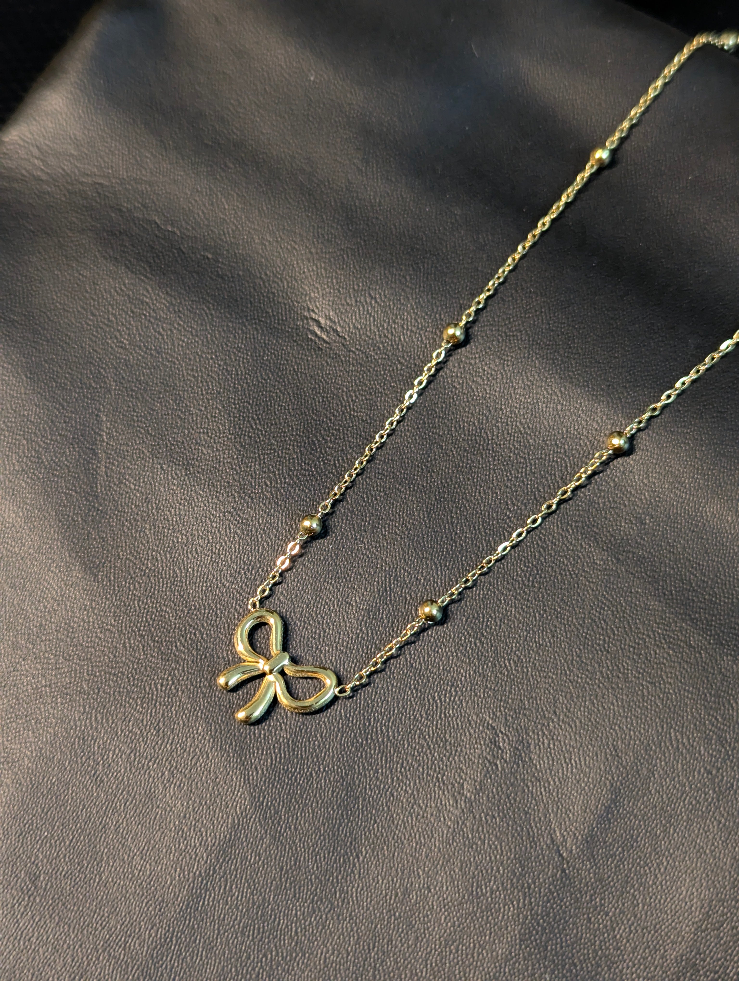 Anti-Tarnish bow necklace