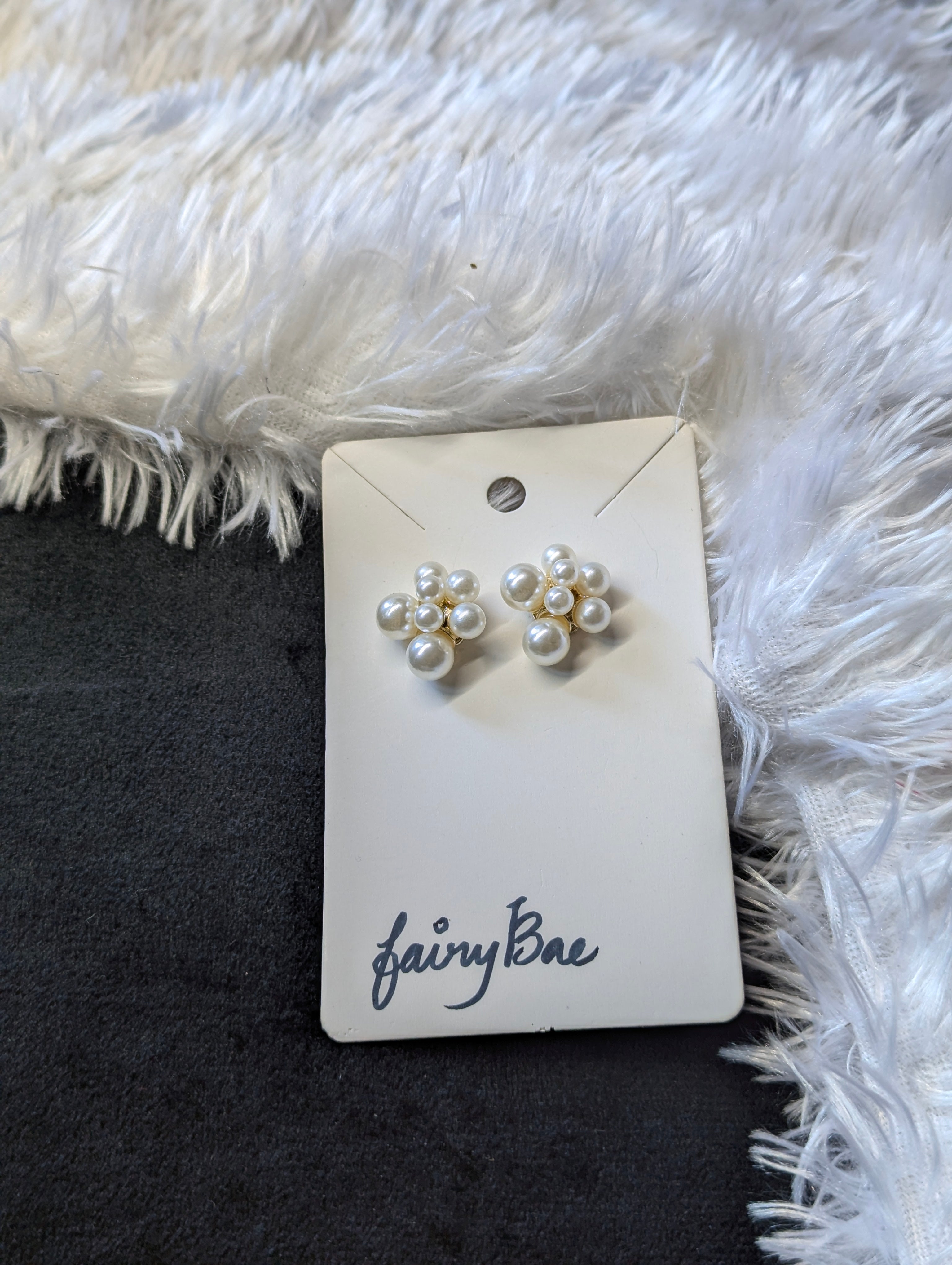 Pearl studs