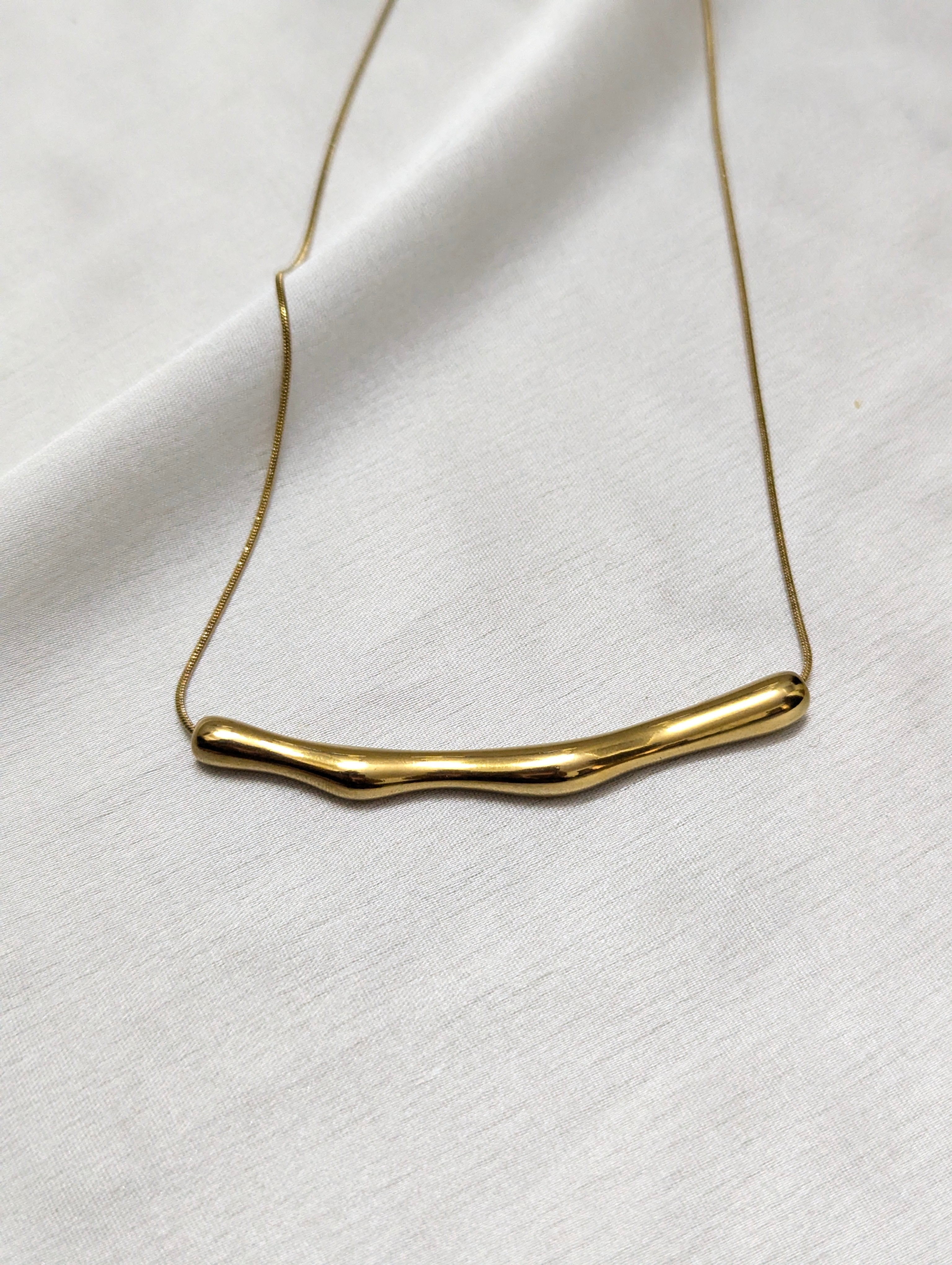 Curved Bar Pendant