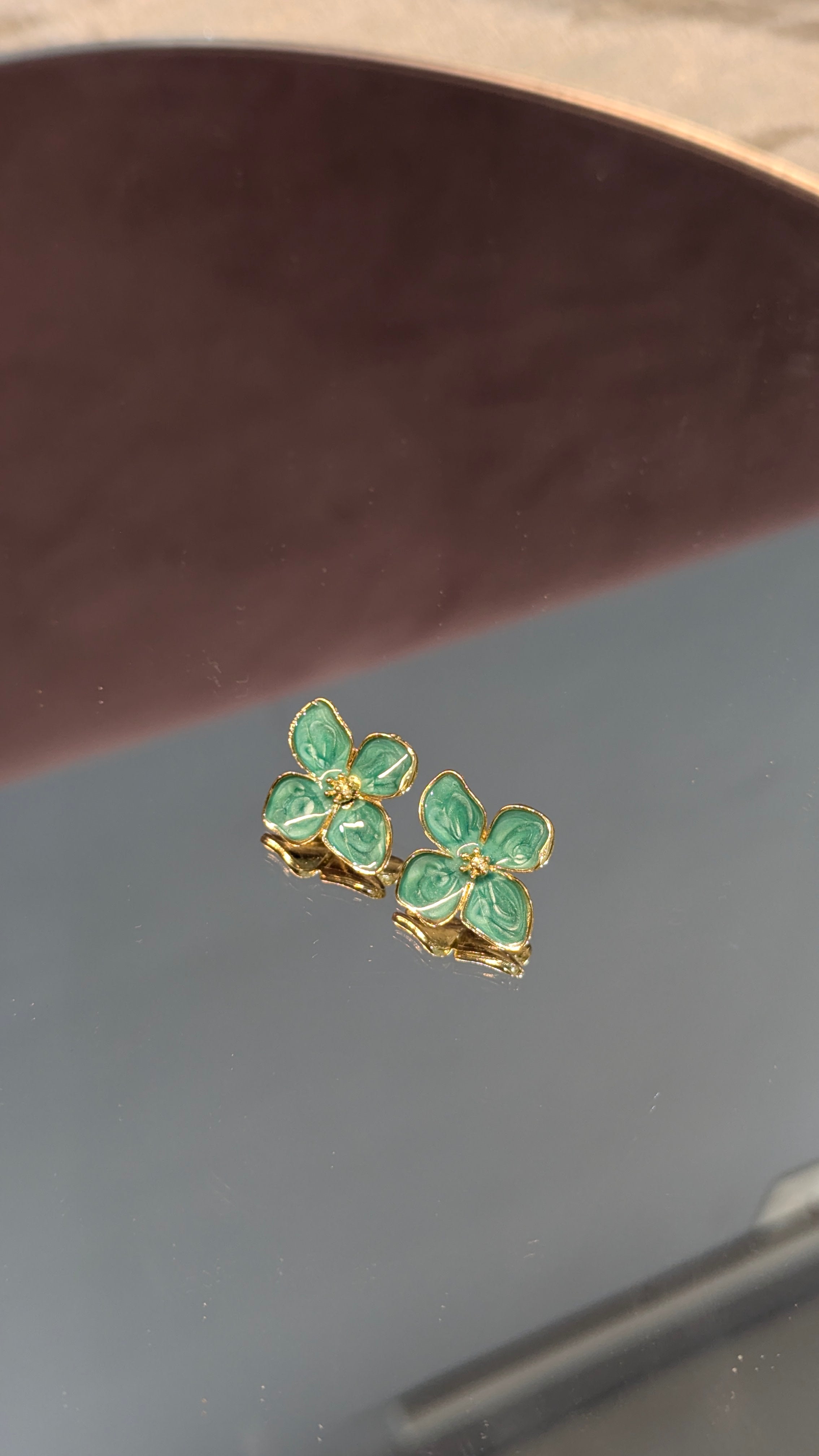 Enamel 4 petal stud earrings