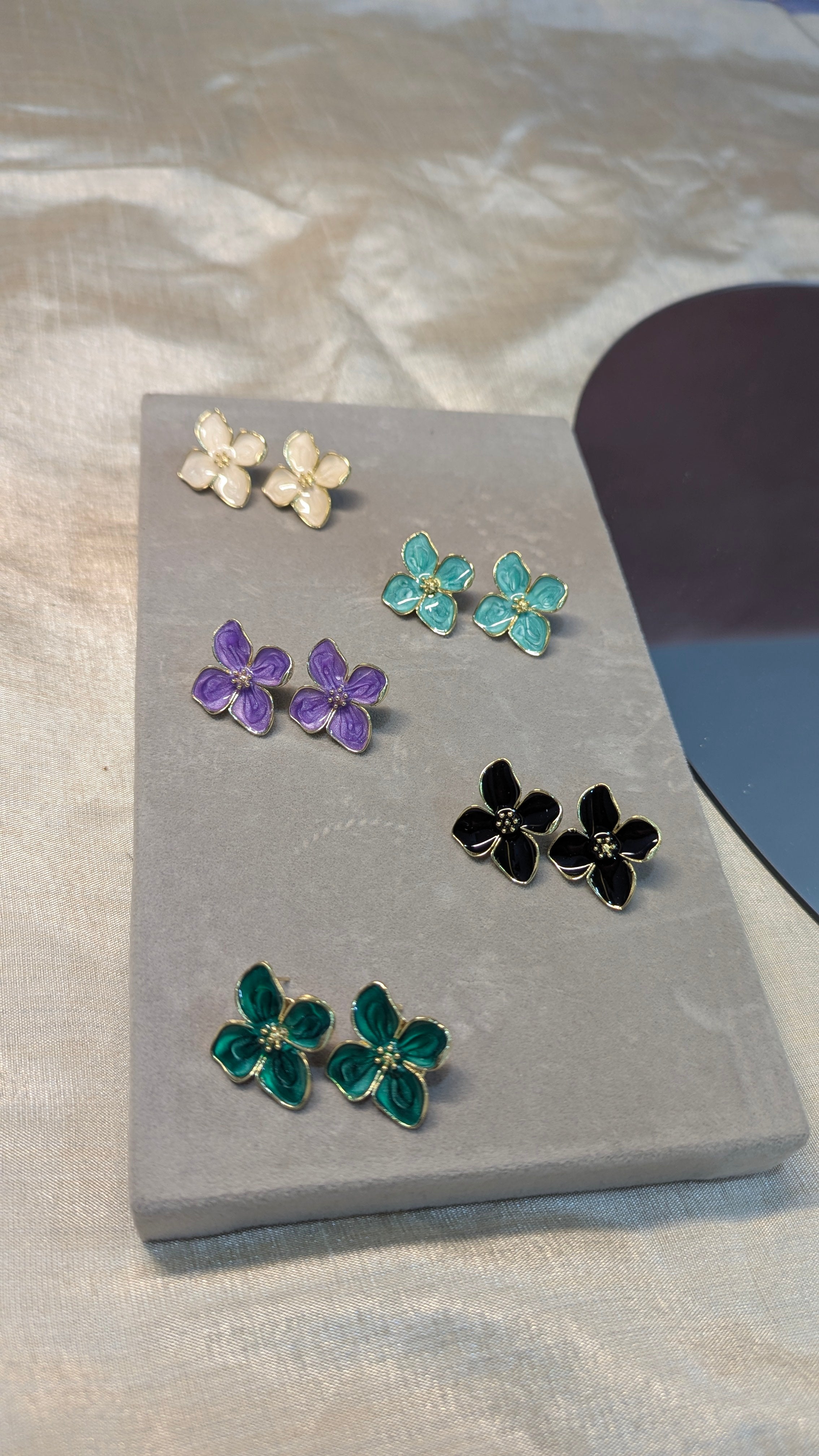 Enamel 4 petal stud earrings