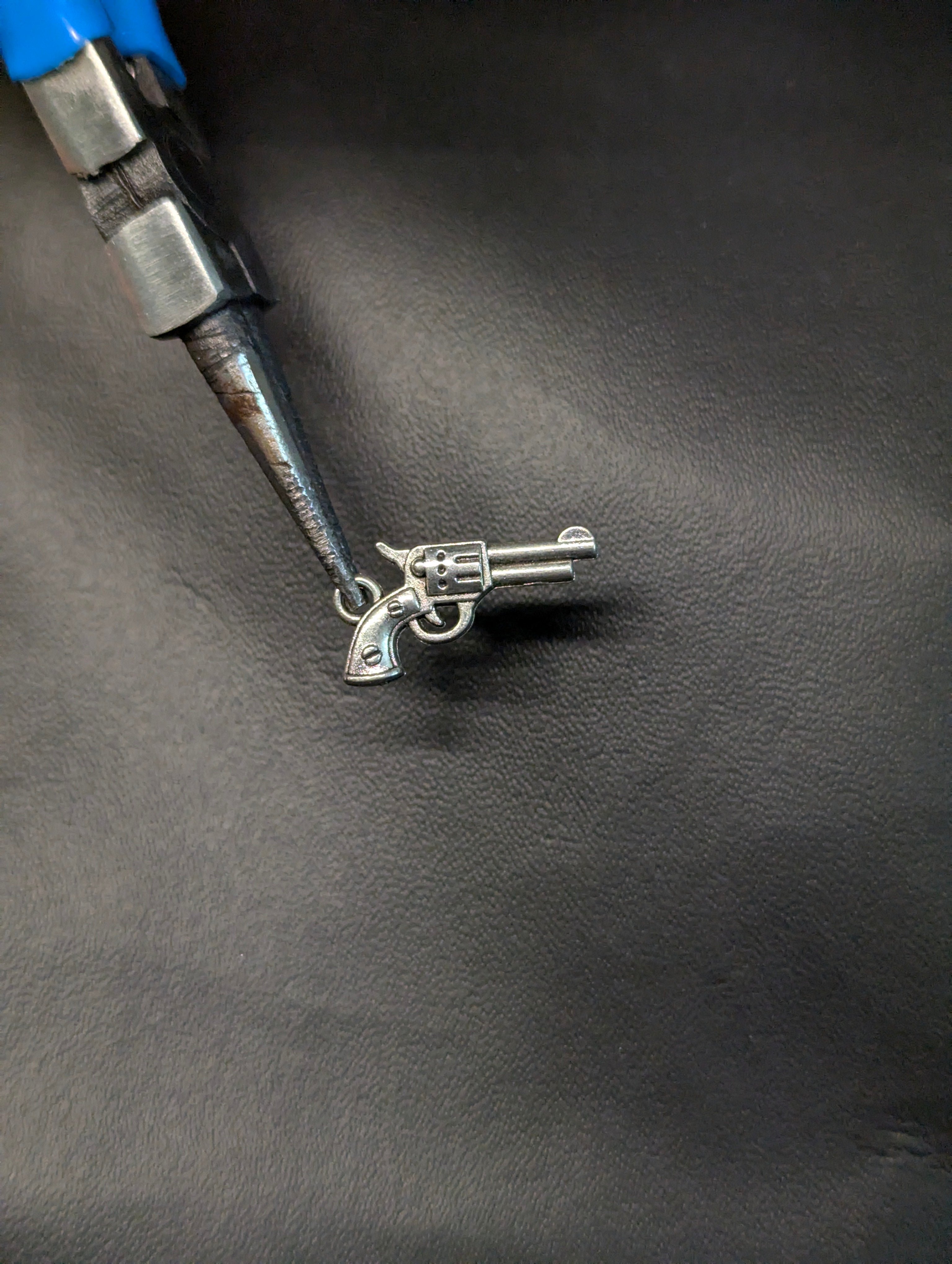 Gun pendant